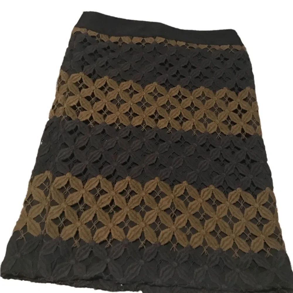 Loft lined size 2 skirt  zipper excellent condition see pics